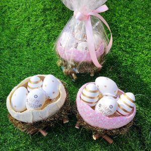 Αυγό Φωλιά Σε Ξύλινη Βάση με αυγά Happy Easter_2 Χρώματα